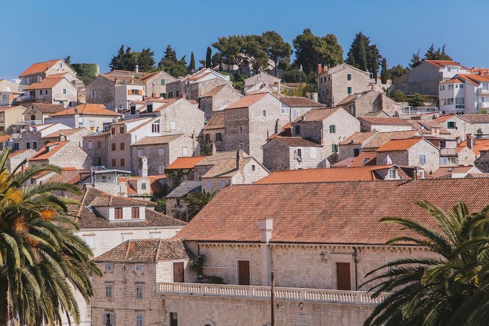 Отель Park Hvar Хвар Экстерьер фото