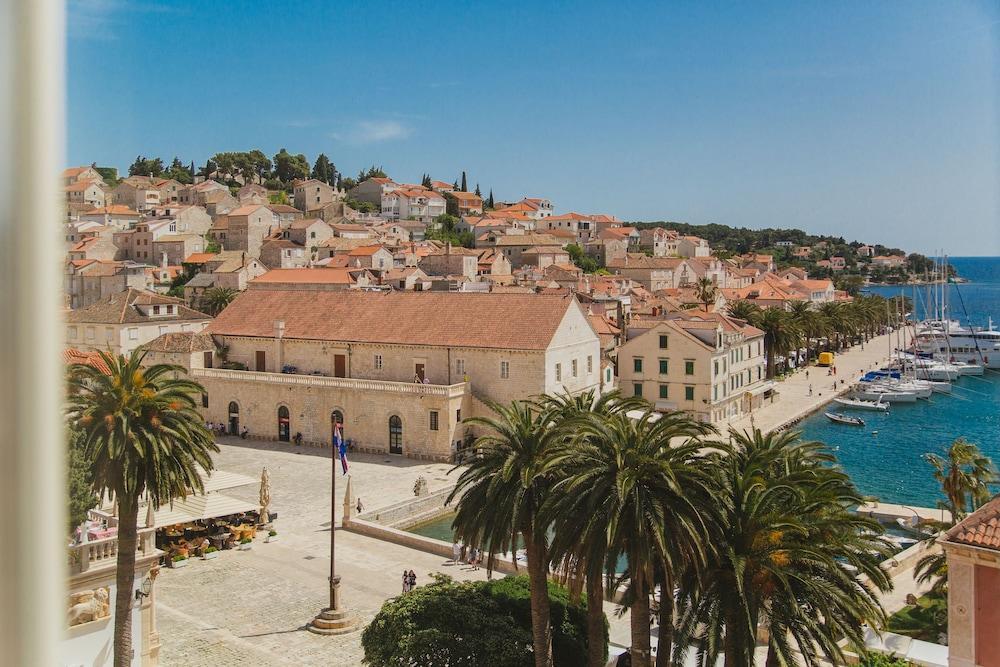 Отель Park Hvar Хвар Экстерьер фото